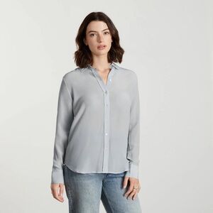 Everlane Clean Silk Relaxed Shirt in Sky / Must-Have Shirt in Washable Silk